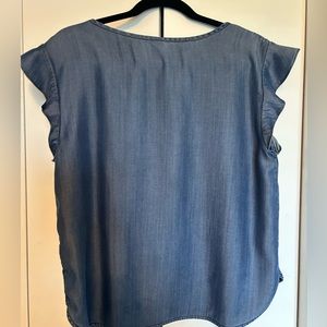 Gap women’s denim flutter sleeve top size L